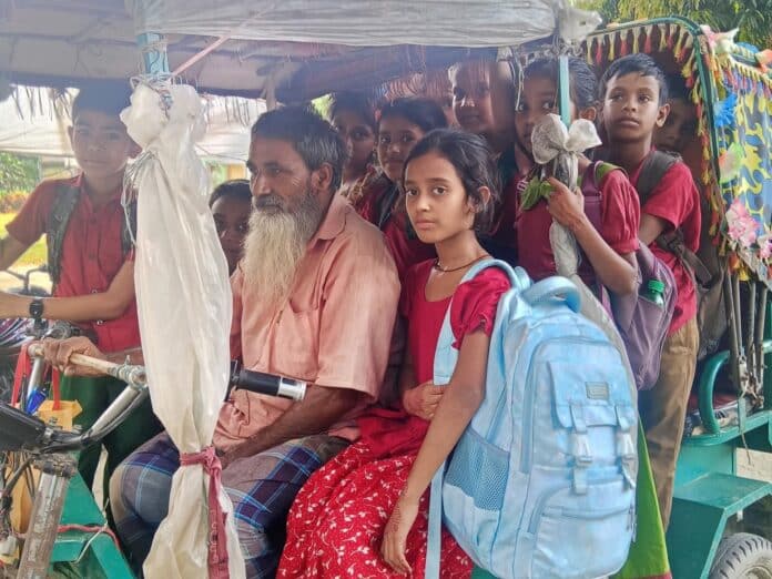 ভূরুঙ্গামারীর তমসের নানার ‘স্কুল সার্ভিস’ এখন এলাকার আশীর্বাদ।