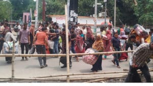 বেনাপোলে ভারতীয়দের ‘লাগেজ পার্টি’: বিজনেস ভিসায় চোরাচালান, দেশীয় শিল্প হুমকিতে।