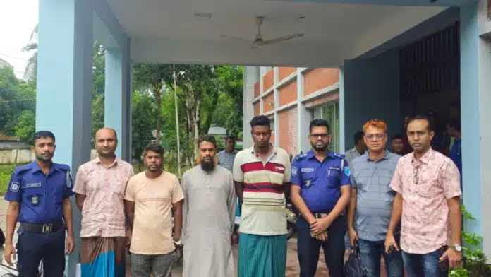 দিনে স্কুলশিক্ষক, রাতে ভয়ংকর ডাকাত!