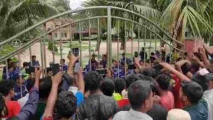 ছবি: সংগৃহীত | কুড়িগ্রামে ট্রিপল মার্ডার: ওসির অপসারণ দাবিতে থানার সামনে বিক্ষোভ।