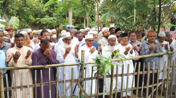 পীরগঞ্জে শহীদ আবু সাঈদের কবর জিয়ারত করলেন এ টি এম আজহার।