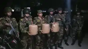 কুড়িগ্রামে সেনা অভিযানে ১ মণ গাঁজা ও মোটরসাইকেল উদ্ধার।